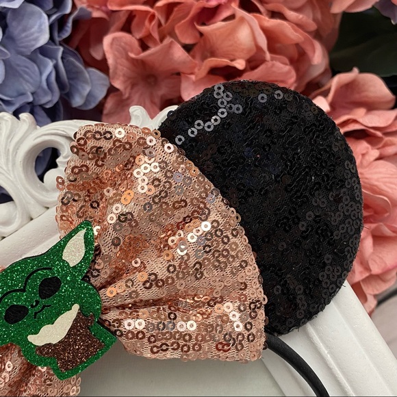 Minnie Mouse Star Wars Yoda Sequin Headband & Bow - Picture 7 of 12